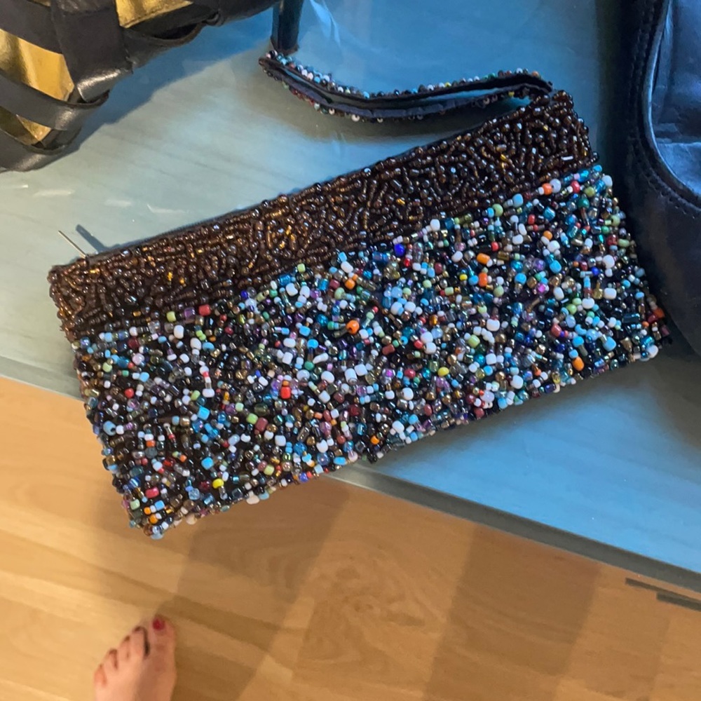 Beaded clutch